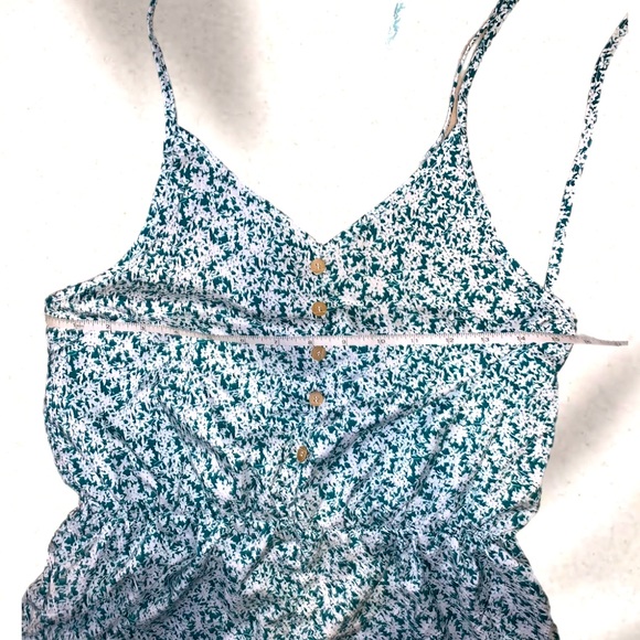 •Donated to Fire Evacuees• Floral Romper NWT Size Medium - Picture 3 of 7